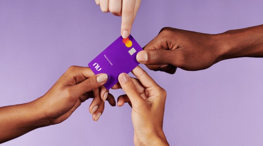 Nubank anuncia serviço de compras de passagens aéreas e hotéis para a alta renda