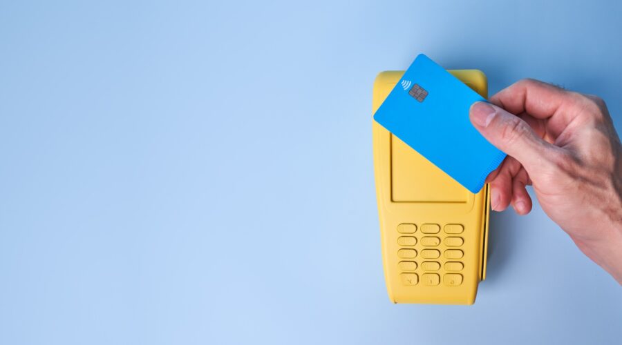 Juros do cartão de crédito sobem e atingem 429,5% ao ano em junho