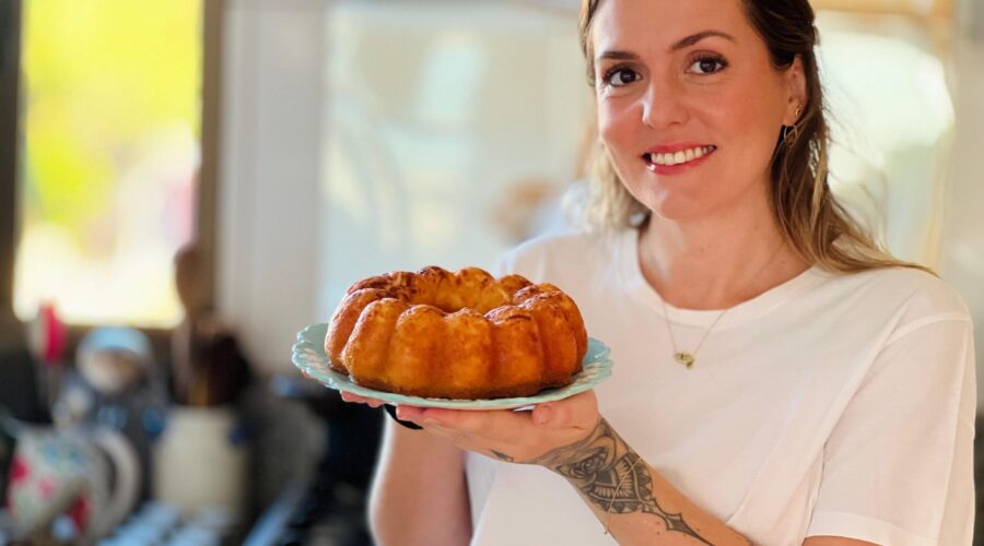 Marca mineira especializada em bolos de pão de queijo une gastronomia e poesia