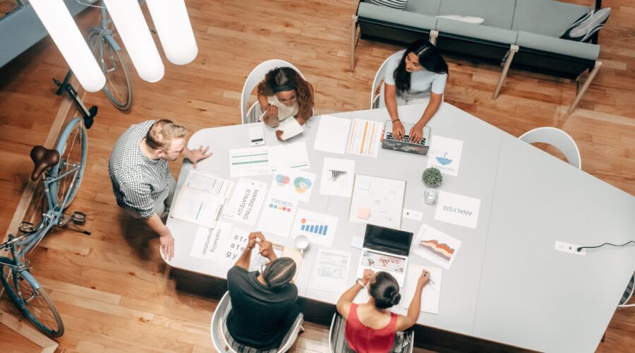 Após teste com 19 empresas, oito decidem manter semana de 4 dias no Brasil. Veja por quê