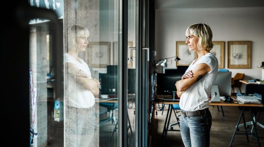 Mulheres empreendedoras pagam taxa de juros maior do que homens na tomada de crédito