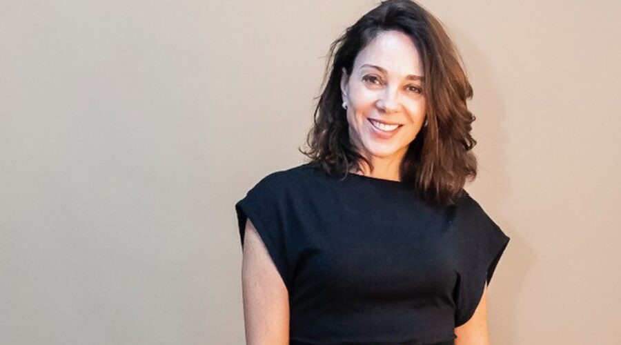 Ex-executiva funda marca de calçados aos 50 anos e fatura R$ 2 milhões