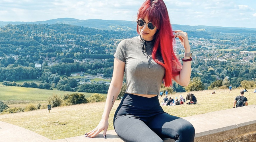 Ex-nômade digital funda empresa multimilionária de marketing enquanto viajava pelo mundo