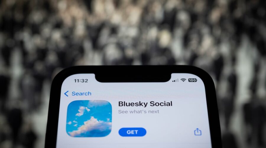 Quem criou o BlueSky, rede social que ganhou 1 milhão de usuários após suspensão do X no Brasil