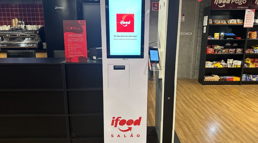 iFood expande serviços para atendimento em salão com totens de pedidos