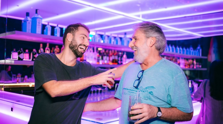 TikToker com mais de seis milhões de seguidores, Matheus Costa abre bar no Rio de Janeiro