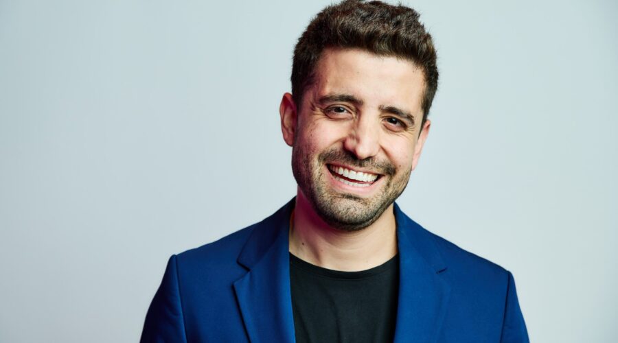 Ele trabalhava com o pai em um ferro-velho e hoje tem uma fintech para facilitar o acesso de PMEs a crédito