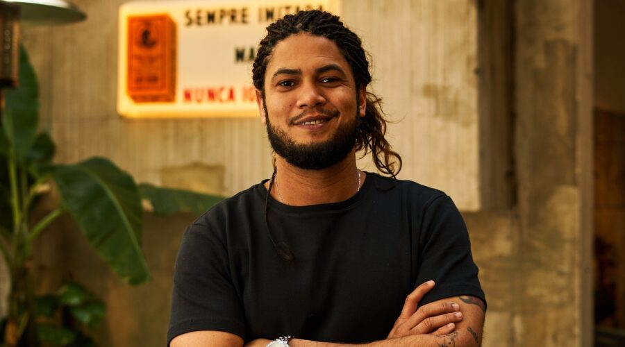 Ele trocou a advocacia pelos fogões e hoje comanda restaurante contemporâneo de comida baiana