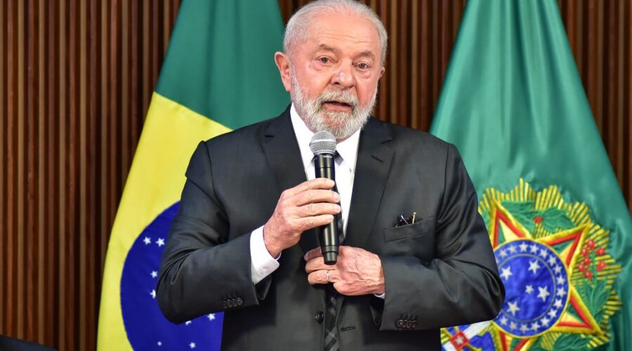 Lula sanciona Acredita, com crédito para CadÚnico e Desenrola para MEIs