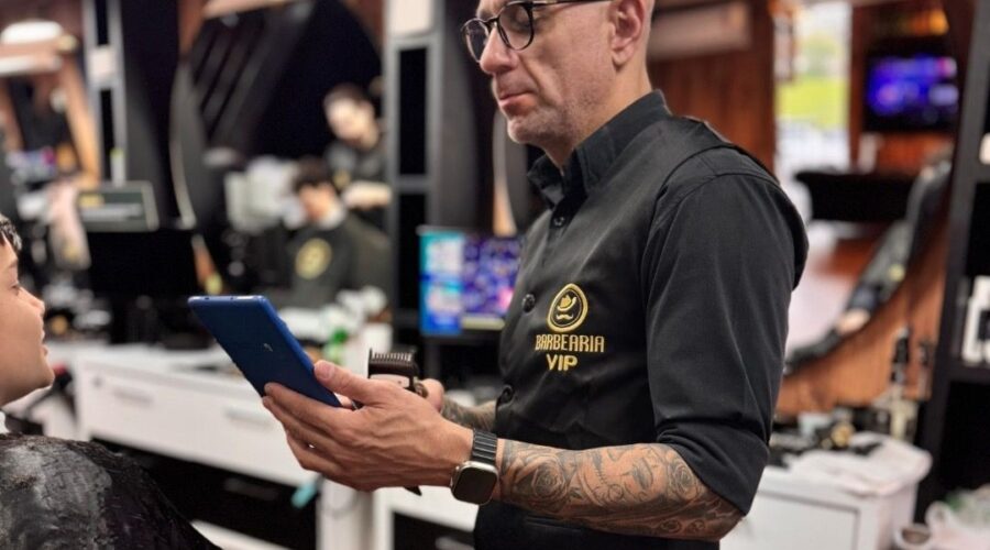 Rede de barbearias aposta em inteligência artificial em plataforma de visagismo