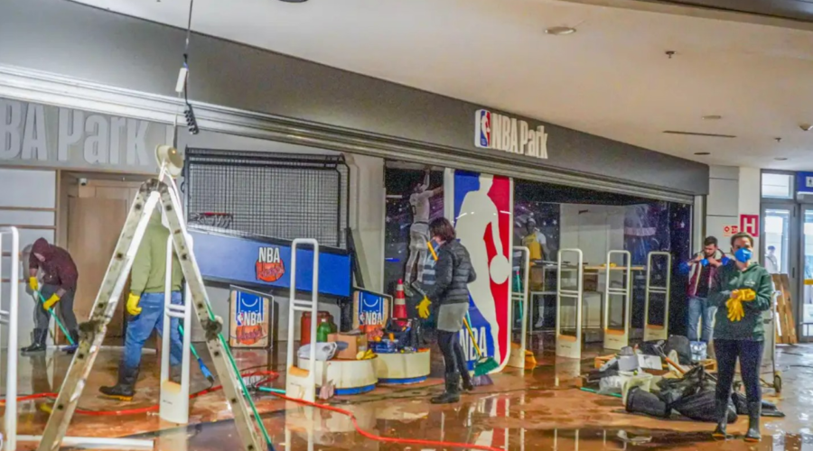 Após enchentes, Aeroporto Salgado Filho reabre nesta segunda no RS