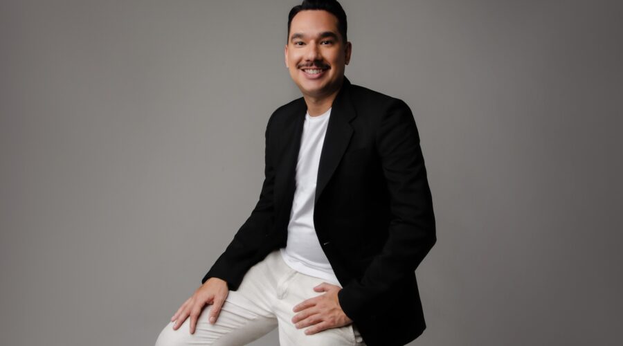 Ele fundou uma startup que usa IA para criar histórias infantis em áudio