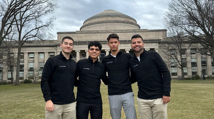 Estes jovens criaram um app que permite aprender inglês pelo Whatsapp