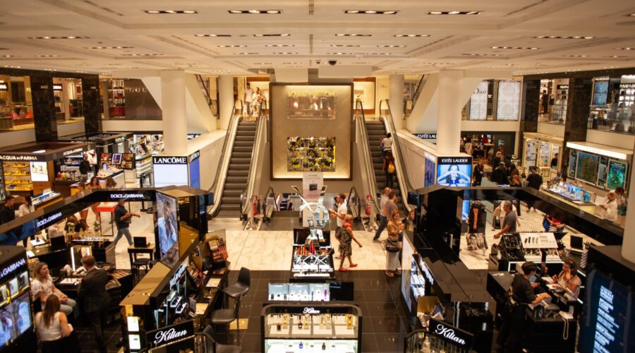 Governo adia pela 5ª vez regra sobre trabalho em feriados no comércio; medida só deve valer em 2026