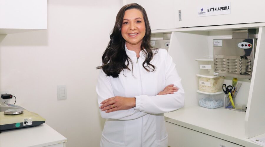 Ela trocou a aeronáutica pelo empreendedorismo e hoje fatura R$ 5 milhões com farmácia para pets