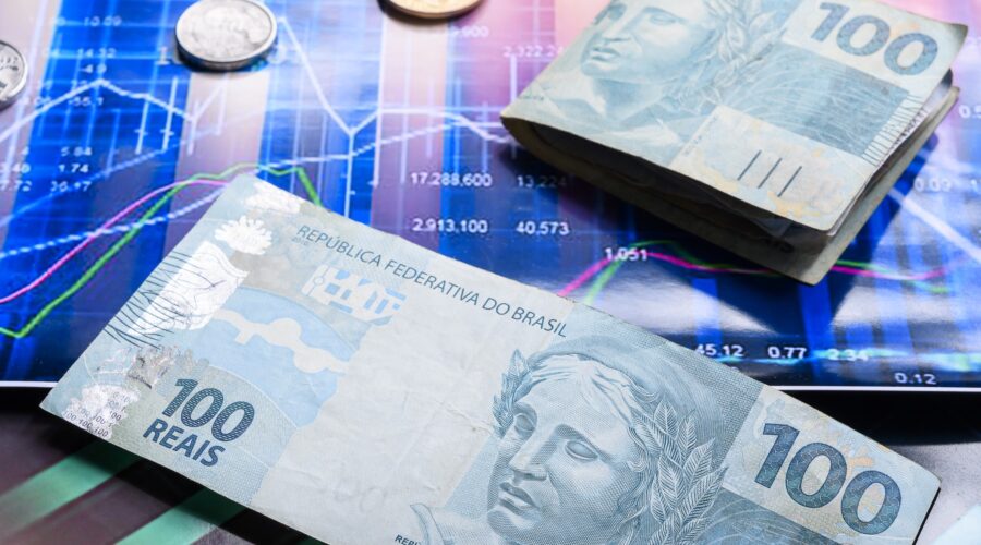 Copom eleva juros básicos da economia para 15% ao ano