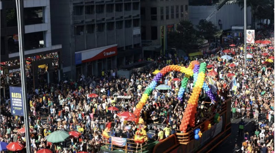 4 hotéis para curtir a Parada LGBTQIA+ em São Paulo e como reservar tudo pela Quero Passagem