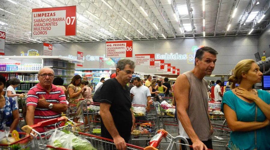 Intenção de consumo das famílias registra alta de 0,5% em junho
