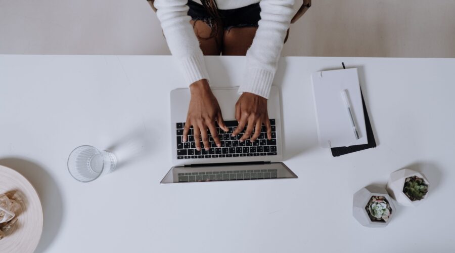 Gênero, raça, idade e escolaridade: o perfil do empreendedor informal no Brasil