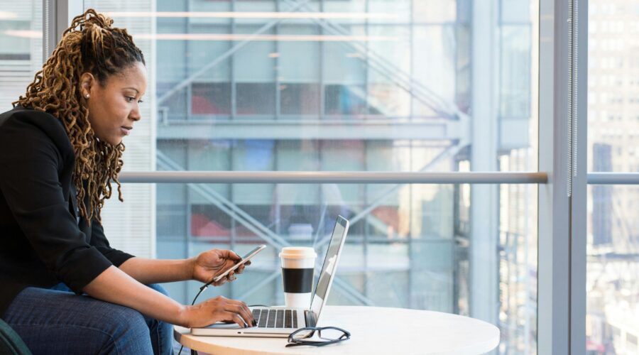 Número de estrangeiros atuando como MEI bate recorde em 2025