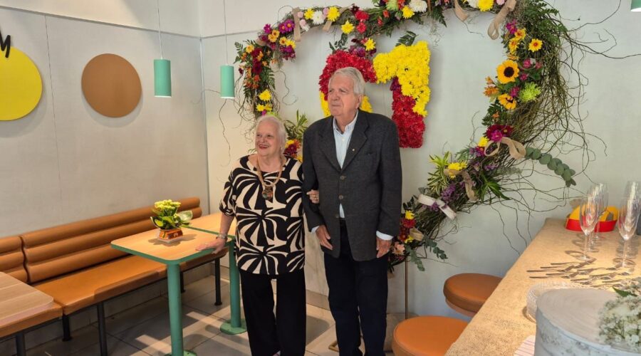 Casal comemora 61 anos de casamento em McDonald’s no RJ e recebe surpresa da rede